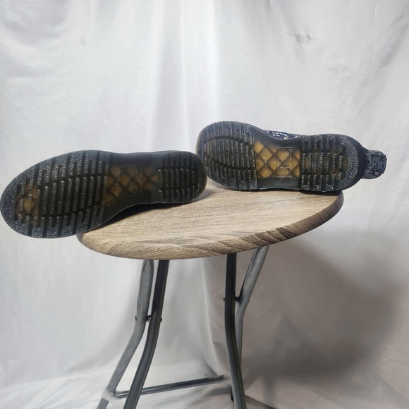 Women’s Dr. Martens 1460 Suede 8-Eye Boot Butterfly Gray Boots Shoes 7 Classic - Picture 11 of 11